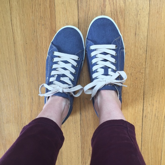 taos star fashion sneaker